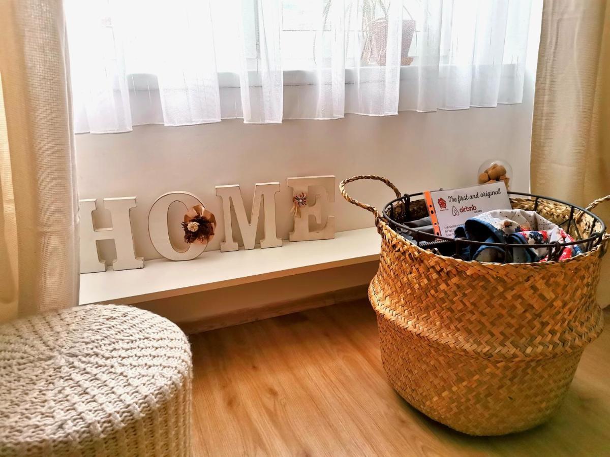 Cozyhome The Castle Apartment - Spacious, Quiet, High Ceiling ブラチスラヴァ エクステリア 写真