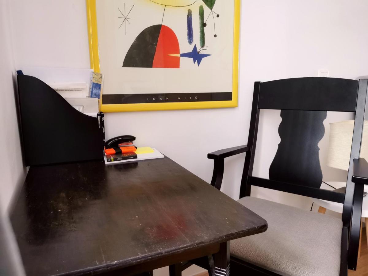 Cozyhome The Castle Apartment - Spacious, Quiet, High Ceiling ブラチスラヴァ エクステリア 写真
