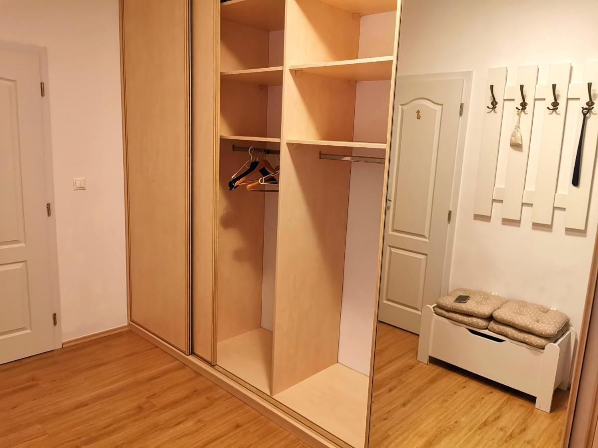 Cozyhome The Castle Apartment - Spacious, Quiet, High Ceiling ブラチスラヴァ エクステリア 写真